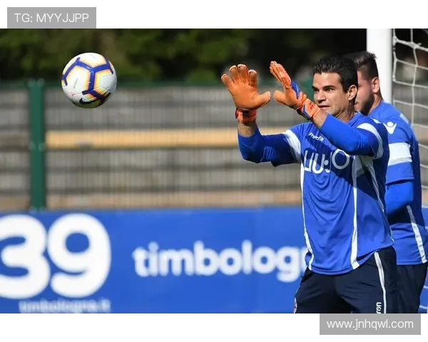 博洛尼亚宣布与后卫利科吉安尼斯续约至2026年