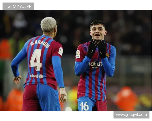 莱万佩德里或缺席金球奖典礼十六岁亚马尔将代表巴萨出席盛典